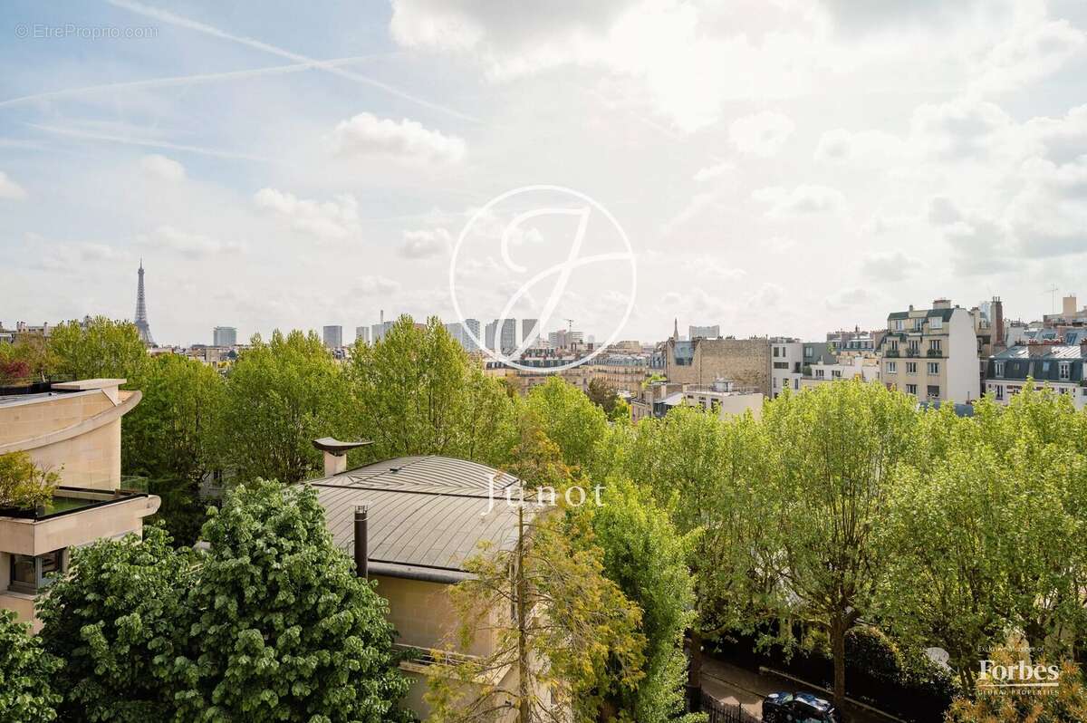Paris 16e - AUTEUIL - Appartement - 5 pièces - 121,71m² Carrez - 3 chambres - balcon 6.25m² - photo 4