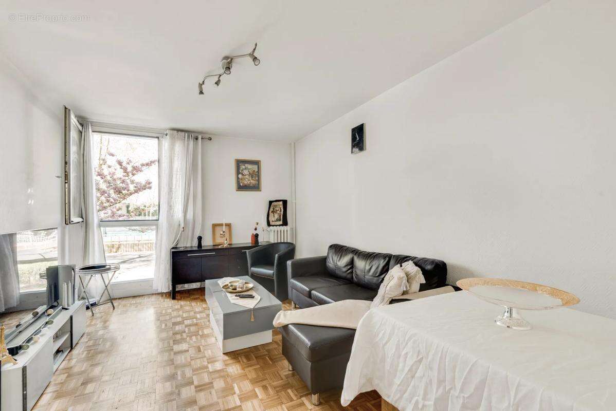 Appartement à VILLENEUVE-LA-GARENNE
