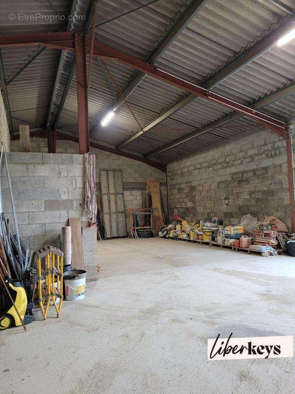 Hangar  sur terrain clos - photo 2