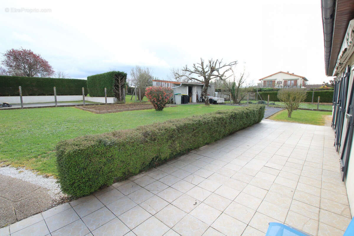 Maison 102 m² à Chassenon  - photo 2