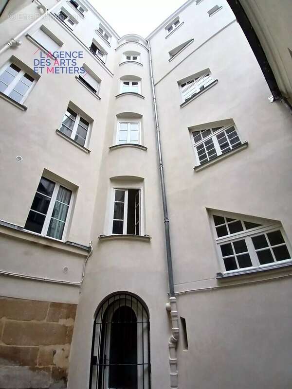 Appartement à PARIS-3E