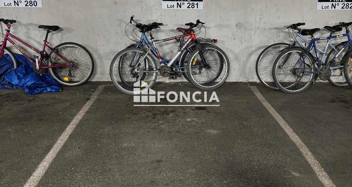 Parking à ARZON