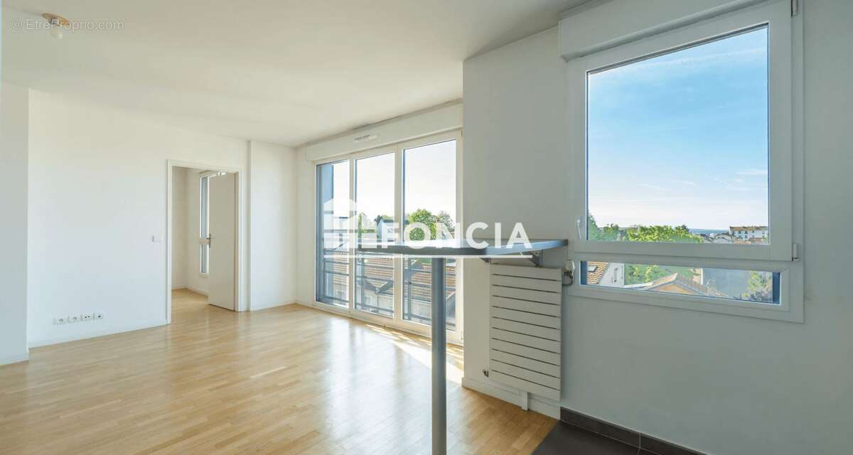 Appartement à SURESNES