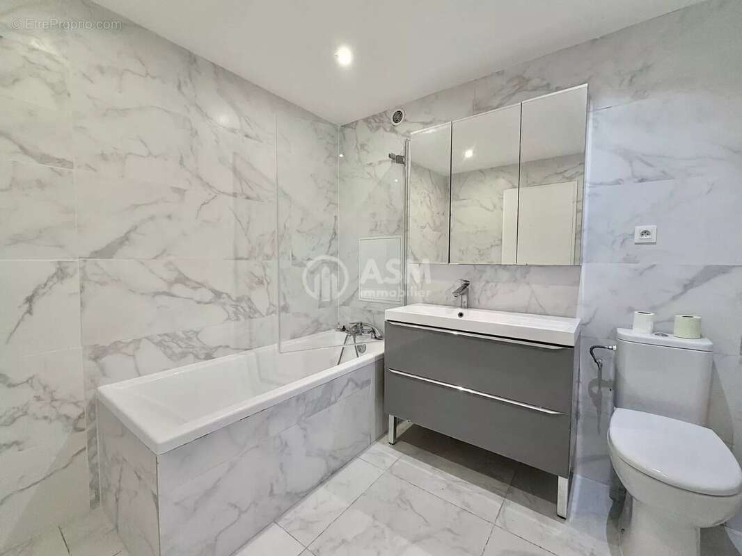Appartement à COURBEVOIE