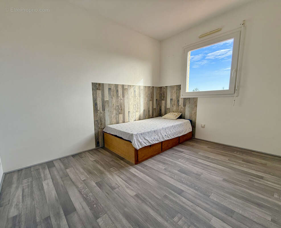 Maison à VIC-LA-GARDIOLE