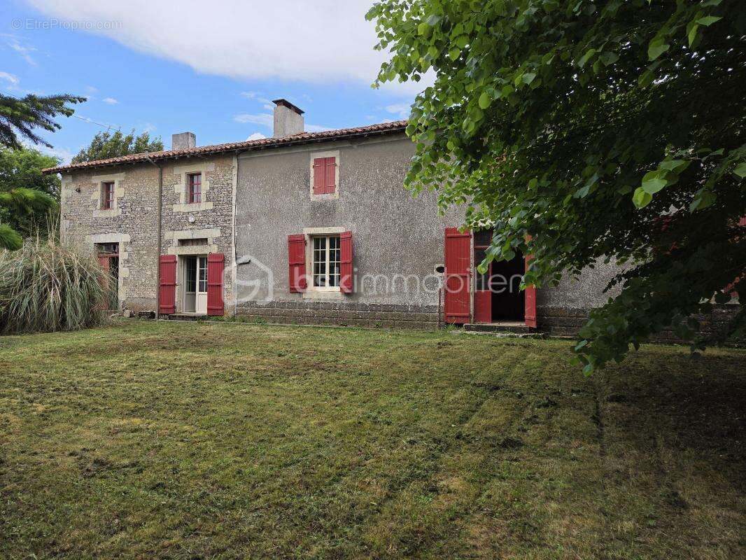 Maison à LIMALONGES