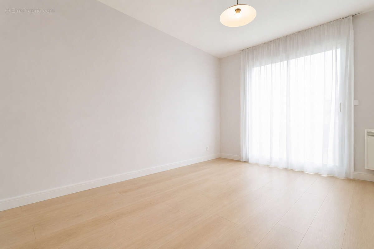 Appart 157 m2, T7, climatisé, balcon, garages, proche centre ville - photo 12