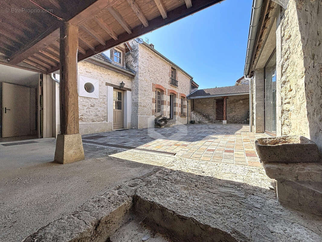 Maison à CRUGNY