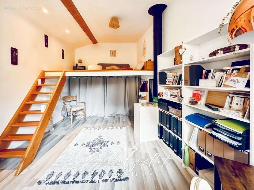 Maison à COURNANEL
