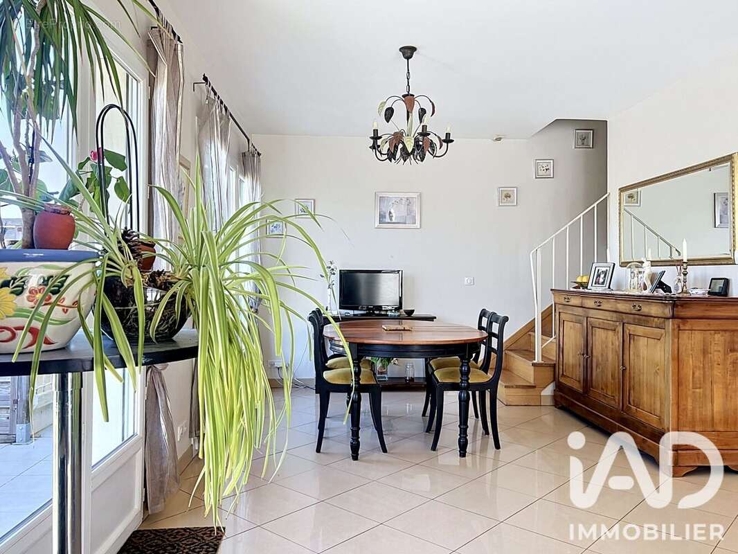 Maison 103 m² à Saint-Cyr-L'ecole  - photo 6