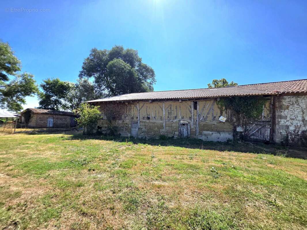 Maison de caractère en pierre rénovée avec vaste grange, près de Lauzun - photo 17