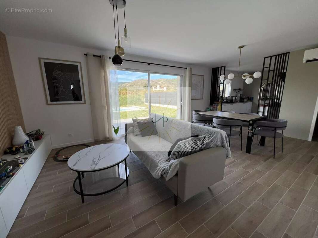 Maison à ALBA-LA-ROMAINE