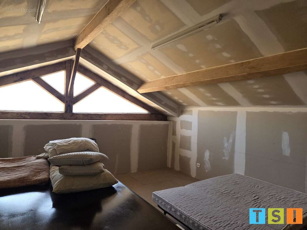 Corps de ferme à finir de rénover de 177 m² sur 1,09 hectare avec vue exceptionnelle sur les Pyrénées - photo 11