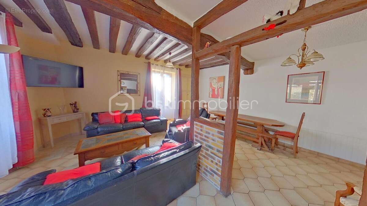 Corps de ferme de 179 m² avec une grande de grange  150 m² sur 1624 m² de terrain - photo 8
