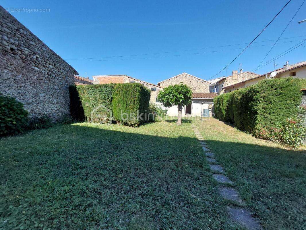 “Maison familiale aux grands volumes, 4  chambres, dépendance en pierre aménageable, jardin clos ,un garage— un potentiel rare a - photo 12