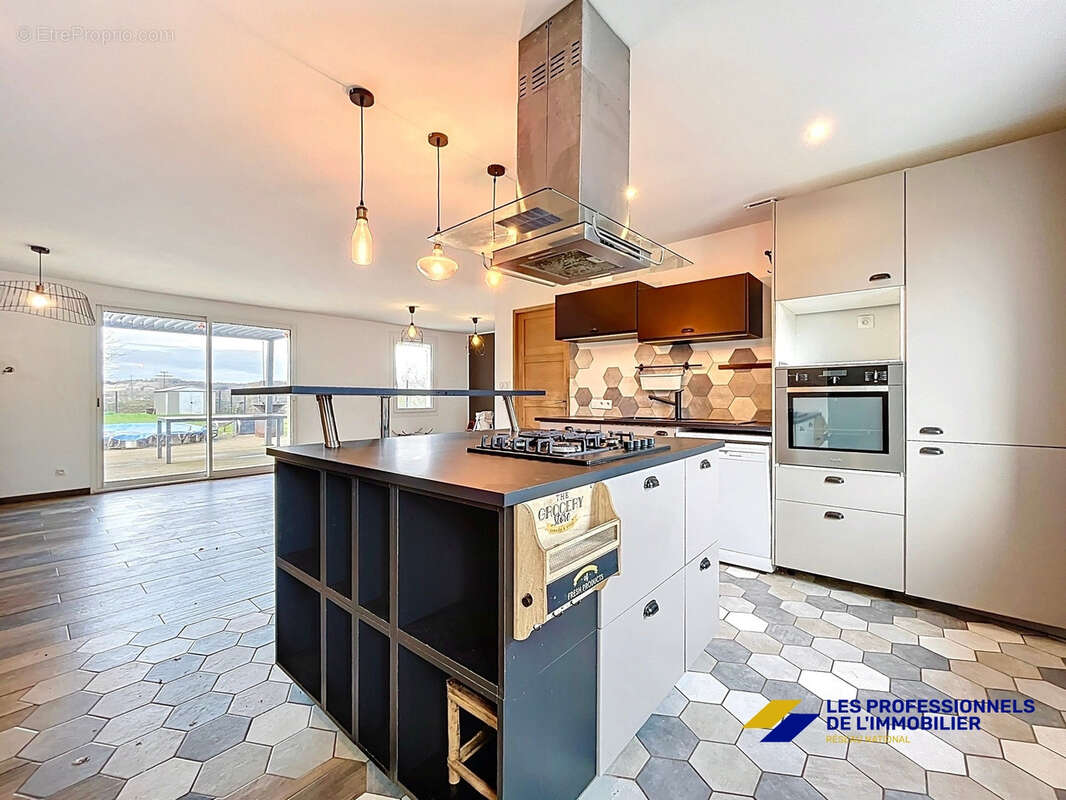 Maison à CHARMOIS-DEVANT-BRUYERES