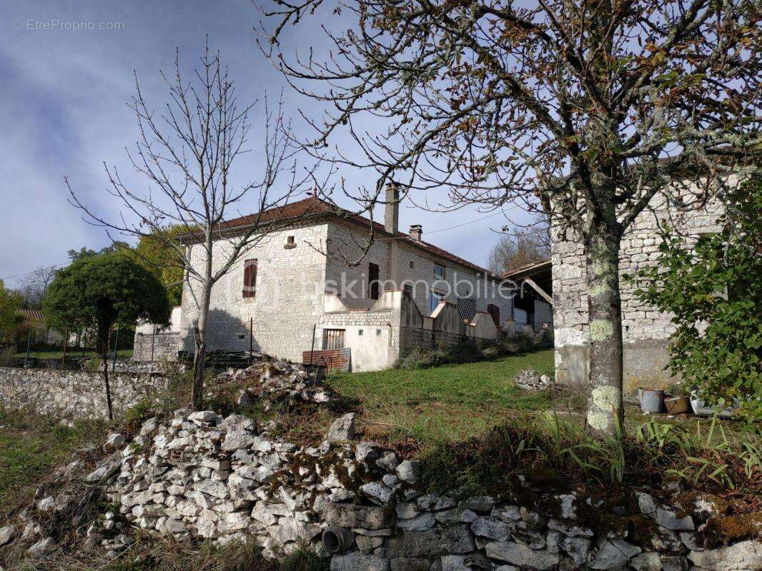 Authentique maison en pierre avec dépendances - photo 9
