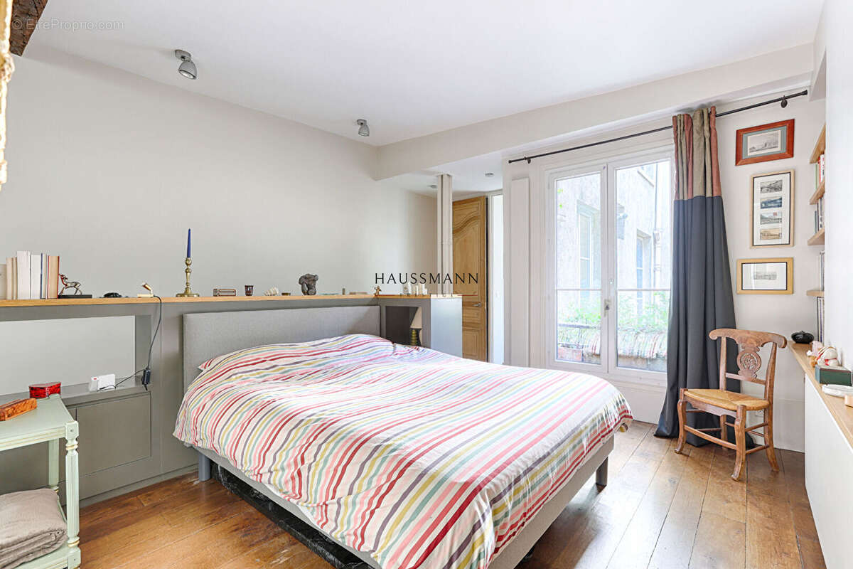 Appartement à PARIS-1E