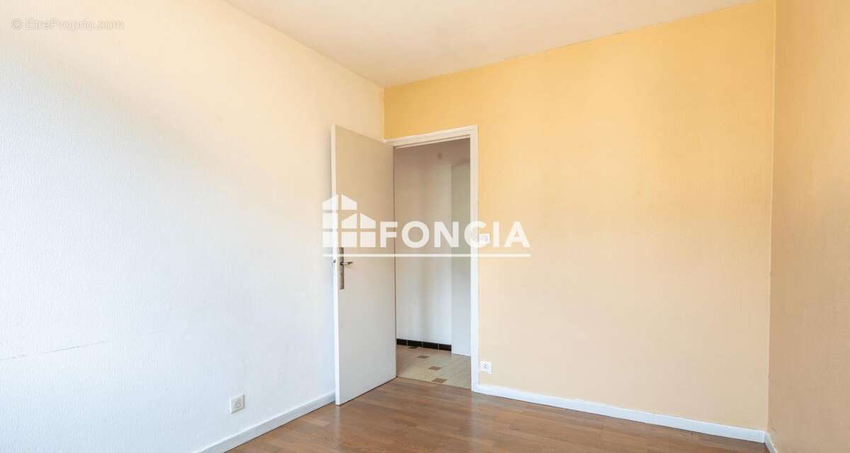 MEYLAN, Secteur Ayguinards, T3 de 56 m2 au 4ème étage avec balcon - photo 5