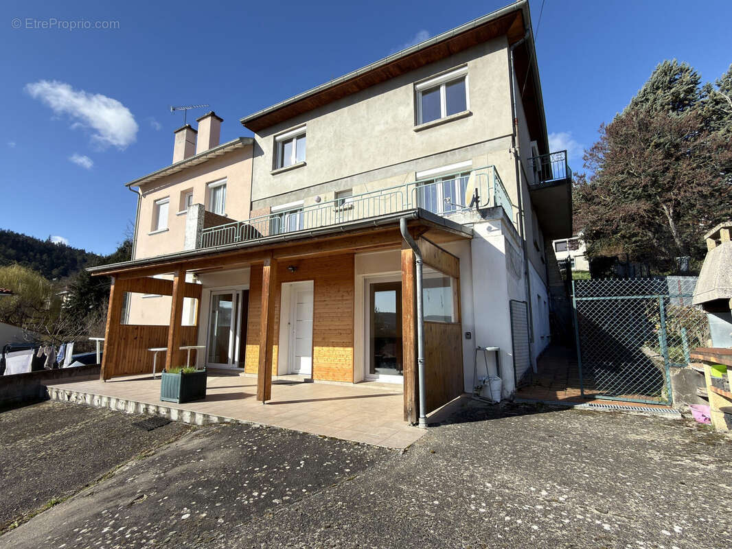 Maison 244 m² à Ceyrat  - photo 2