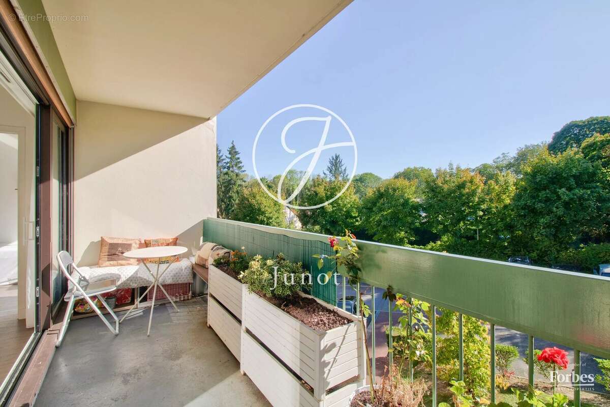 Appartement à LE MESNIL-LE-ROI
