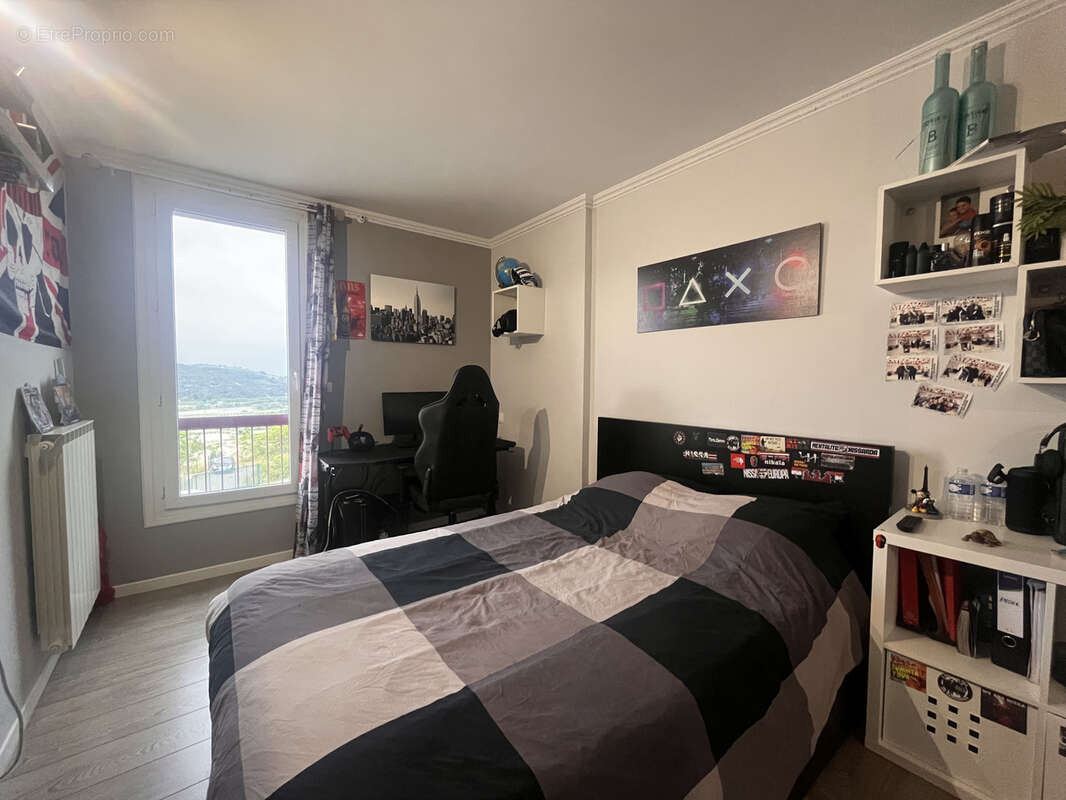 Appartement à CARROS