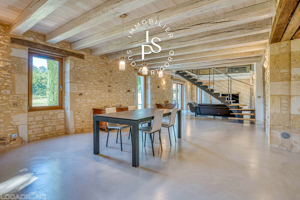 A proximité du chateau de Bonaguil ,Domaine de caractère du XVI siècle avec maison principale , gites - photo 6