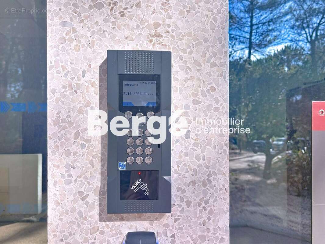 Commerce à VALBONNE