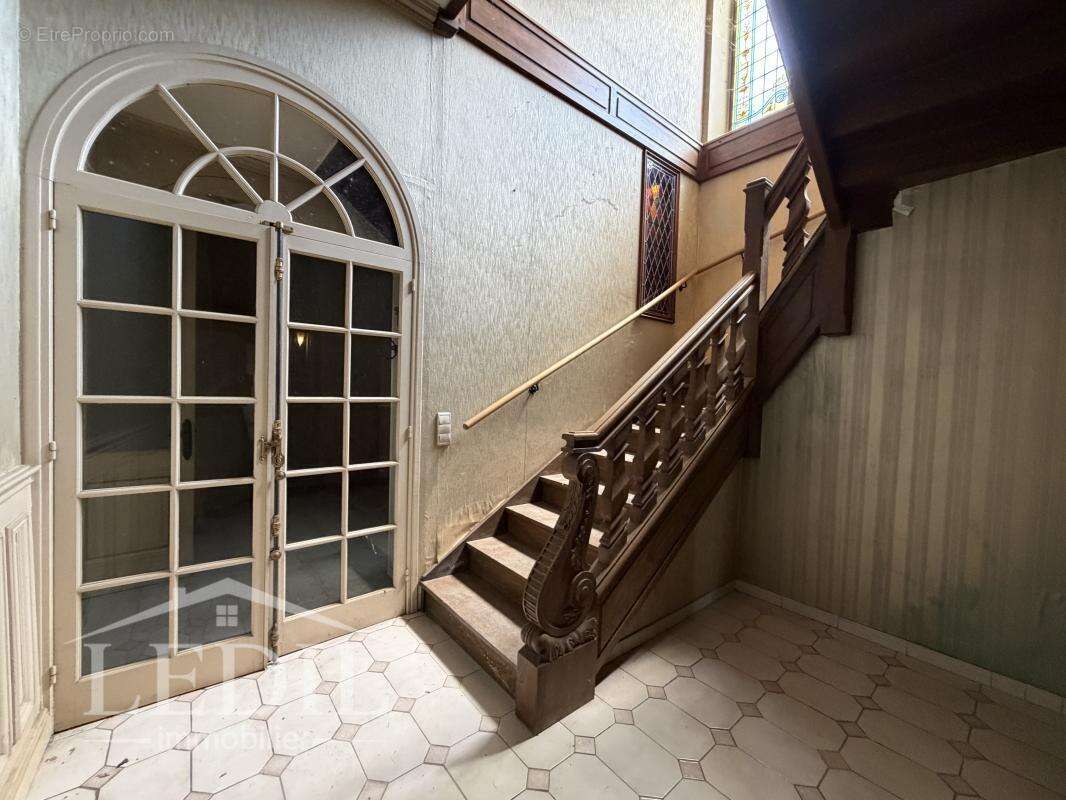 Belle demeure en ville av jardin, piscine, garage - photo 6