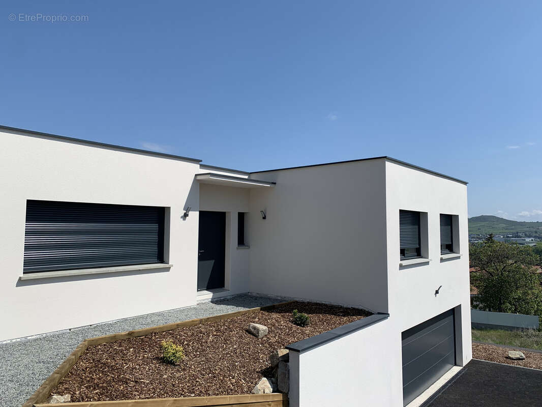 Maison à PERIGNAT-LES-SARLIEVE