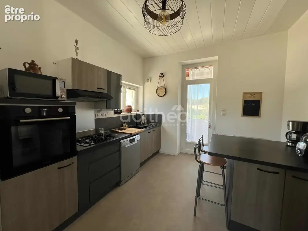 Maison rénovée avec terrain et dépendances. - photo 4