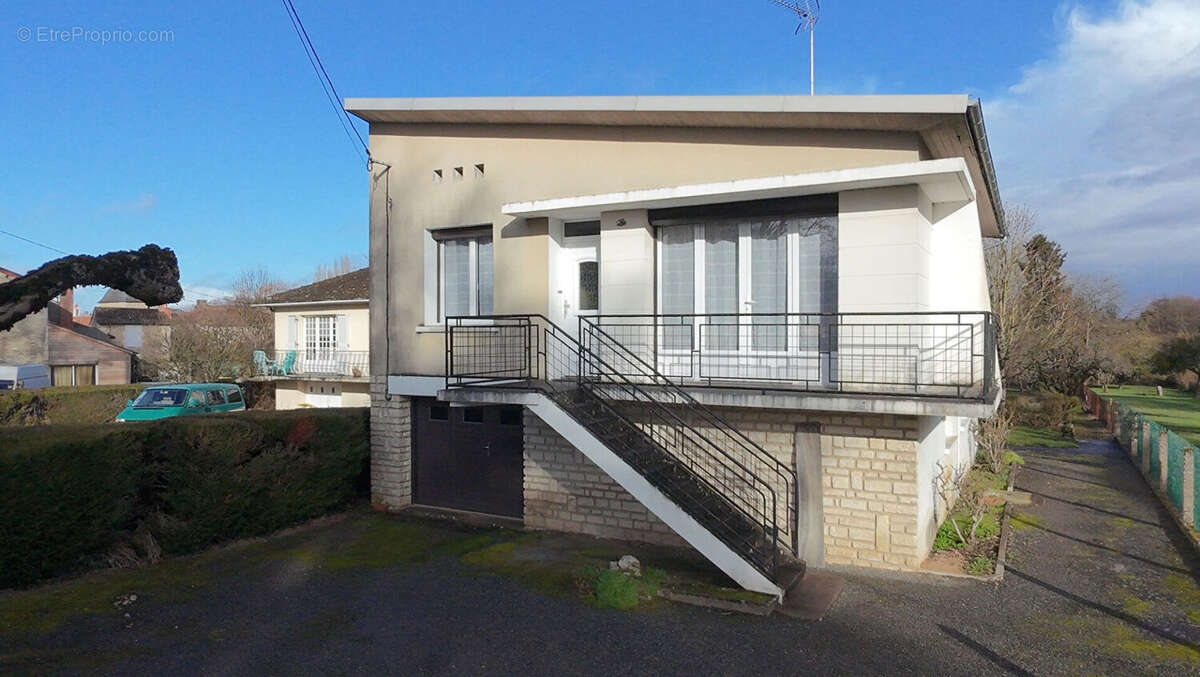 Maison à SAINT-MARTIN-L'ARS