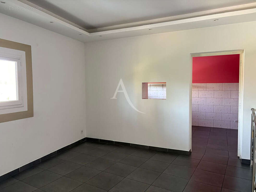 Commerce à VINON-SUR-VERDON