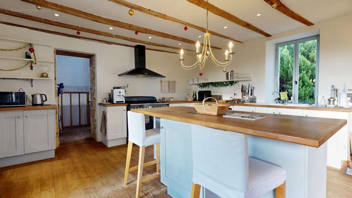 Maisontresbellevue3chambresunbureaupiscineetdepend - Maison à BESSE