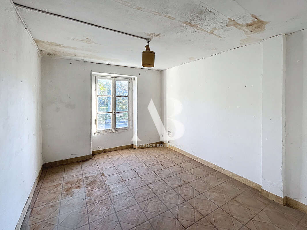 Maison à GRANDPUITS-BAILLY-CARROIS