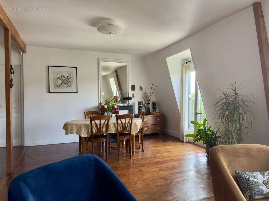 Appartement à PARIS-16E