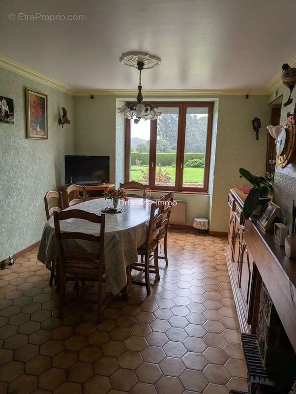 Maison à SAINT-VRAN