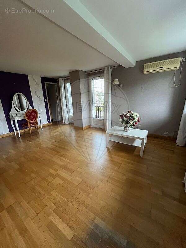 Maison à SAINT-ETIENNE-DU-ROUVRAY