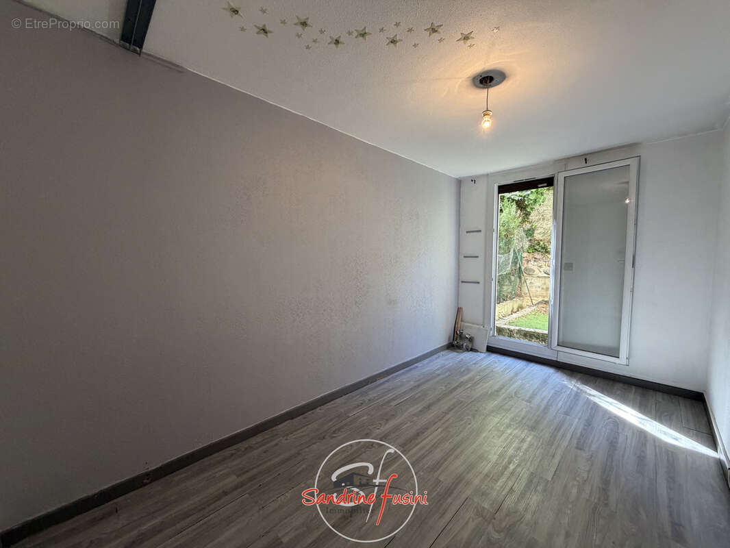 Appartement à CARROS