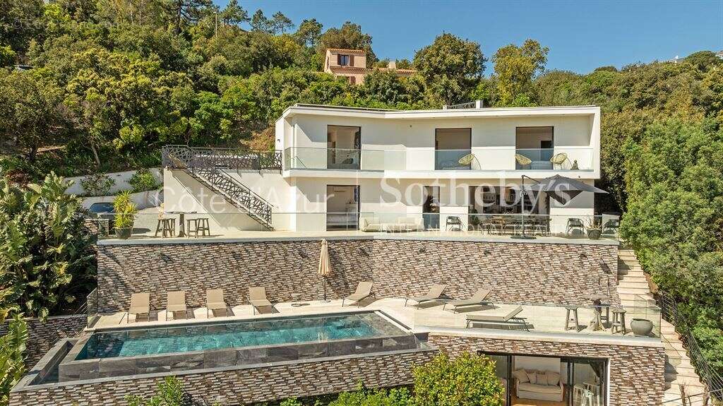 Exclusivité villa de luxe aux Issambres avec panorama Méditerranée - photo 18