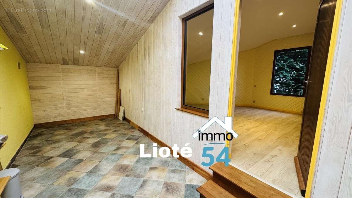 Maison à CREVECHAMPS