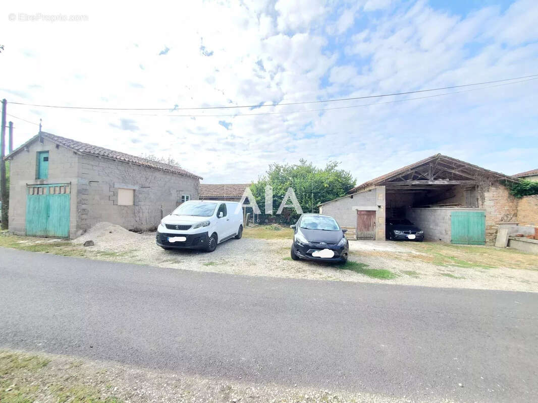 Maison de Village Proche de Civray - photo 18