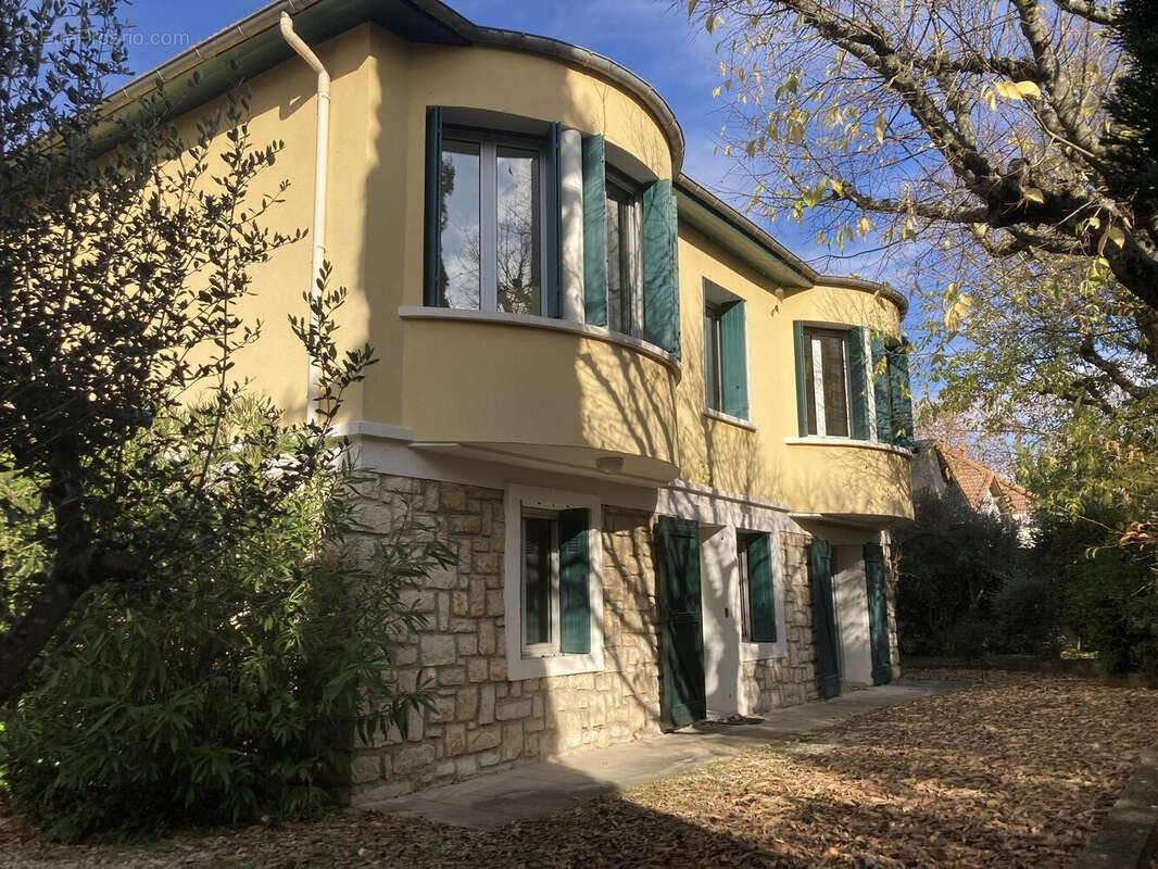 CHARLEVAL Maison T6, 110 m² en R+1 , garage - photo 5