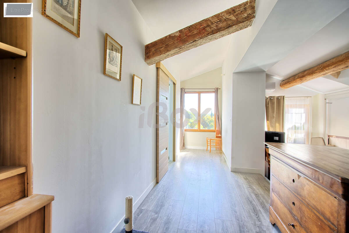 Appartement à SOLLIES-VILLE