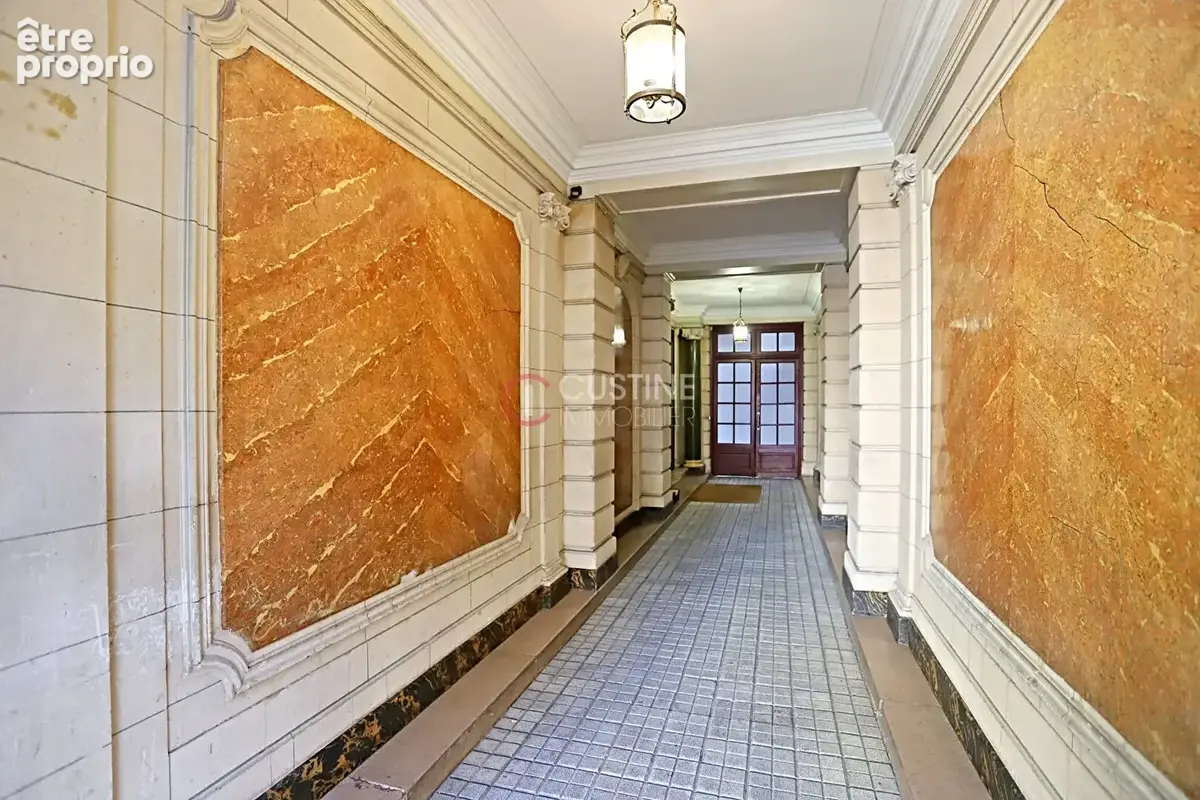 Boulevard Barbès -87 m² - 4 pièces -2 chambres - Charme de l'ancien - photo 11