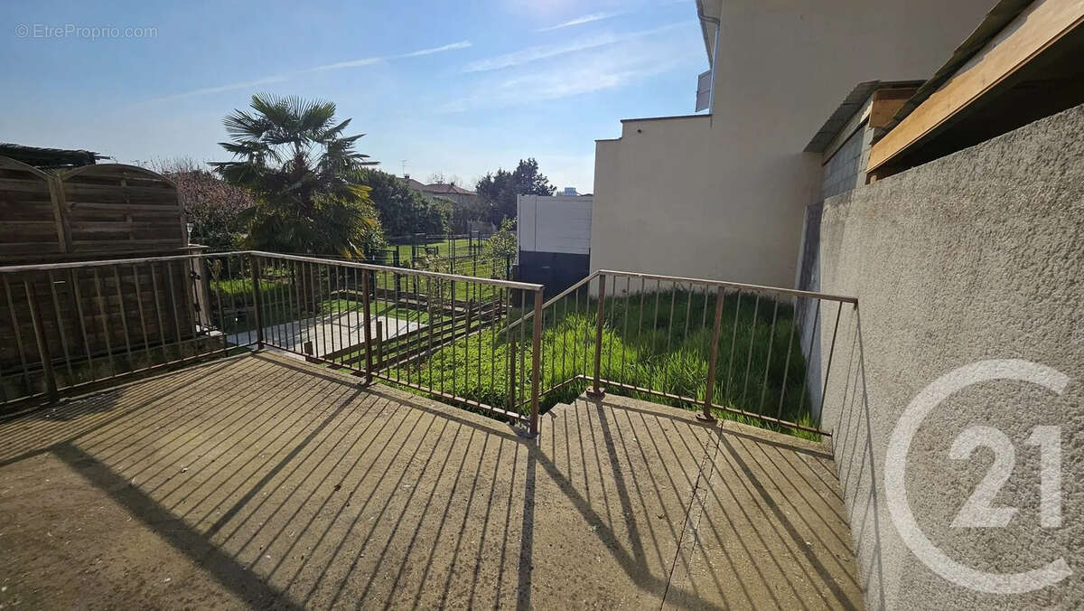 Maison à JASSANS-RIOTTIER