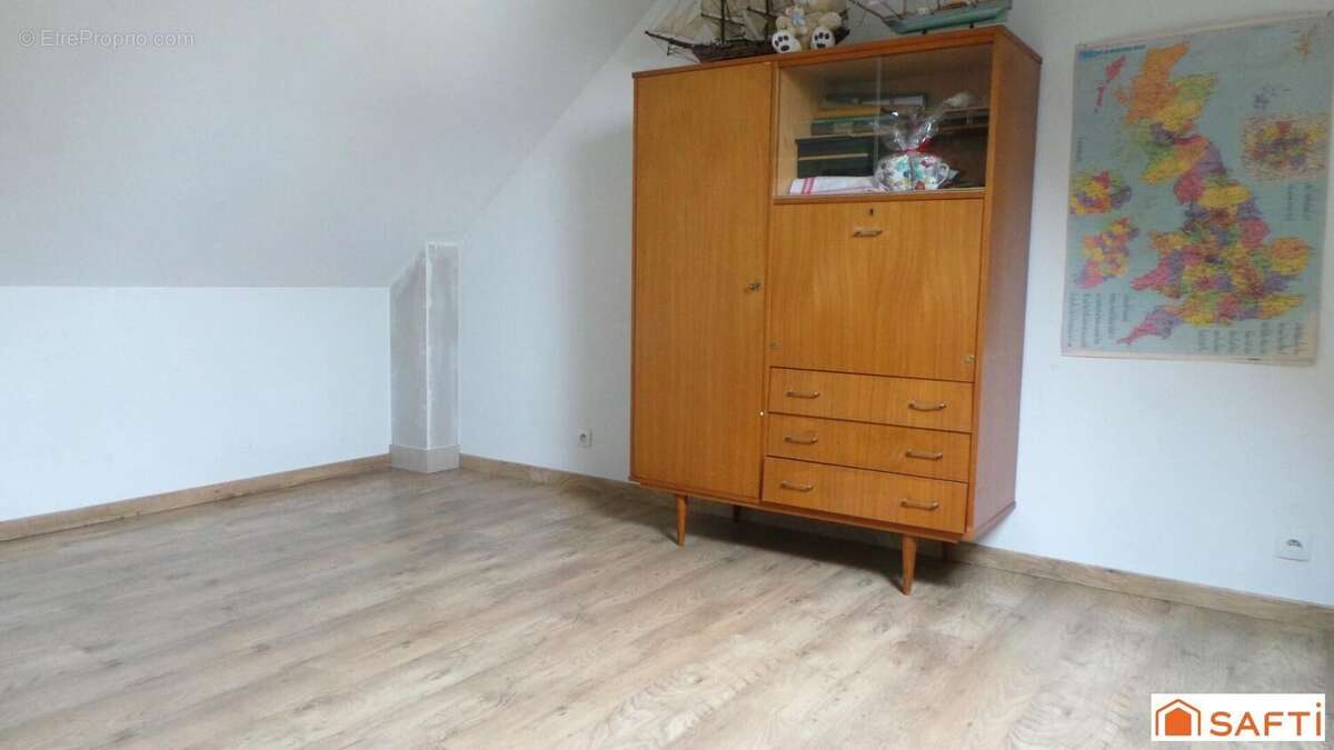 Maison 118 m² à Beaumont-La-Ronce  - photo 6