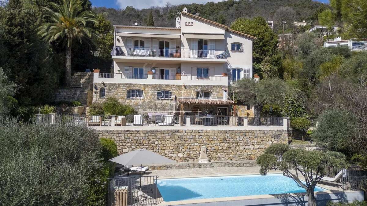 Maison à CHATEAUNEUF-GRASSE