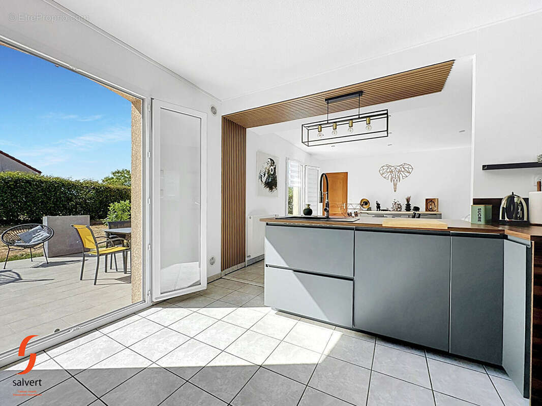 A vendre, Maison de plain pied 5 chambres  et un bureau, jardin de 1390m2 - photo 9