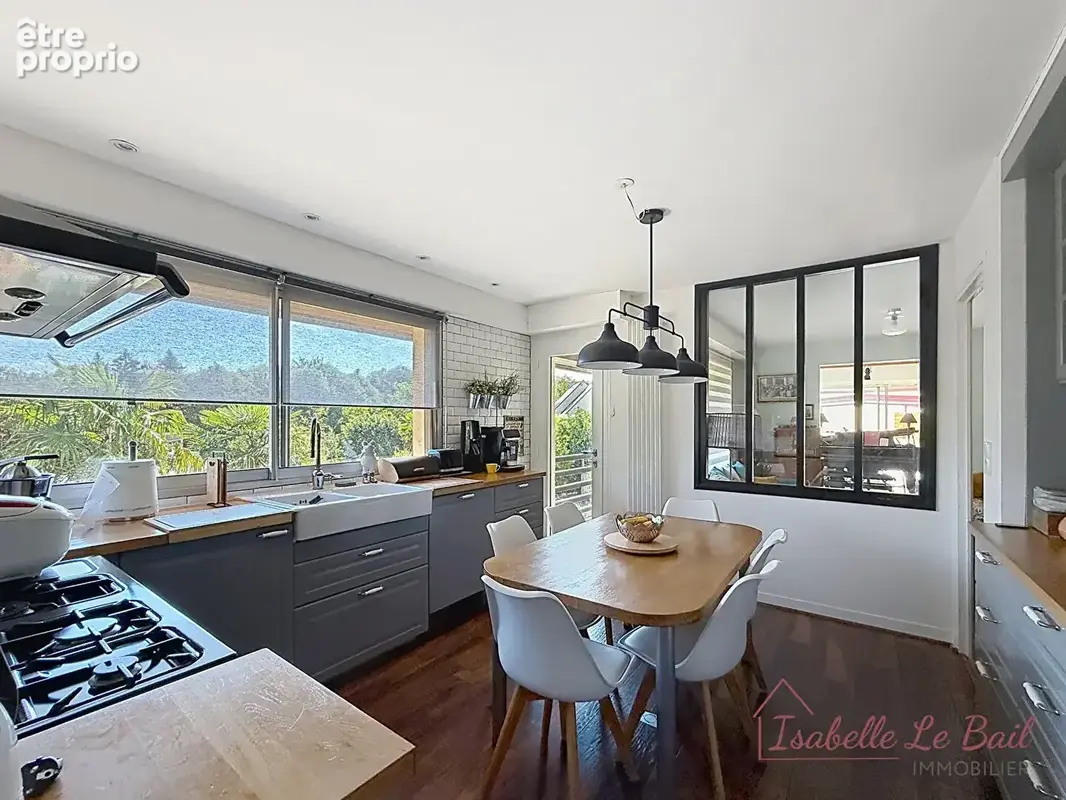 Laille - maison d'architecte  - 235 m² -piscine couverte - parcelle a batir - photo 2